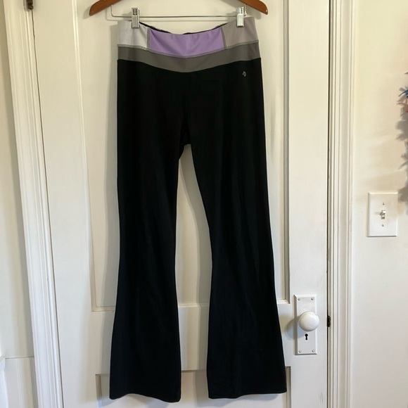 Bally Pants - Women’s size medium black flared workout pants by Bally